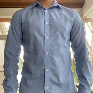 Long sleeve button up collared shirt